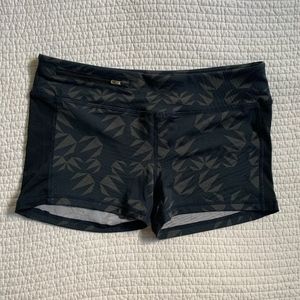 Oiselle spando shorts